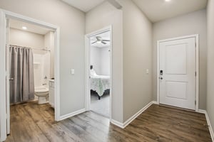 Redding Dr-S0103-017.jpg