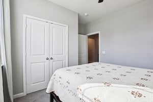 Redding Dr-S0103-019.jpg