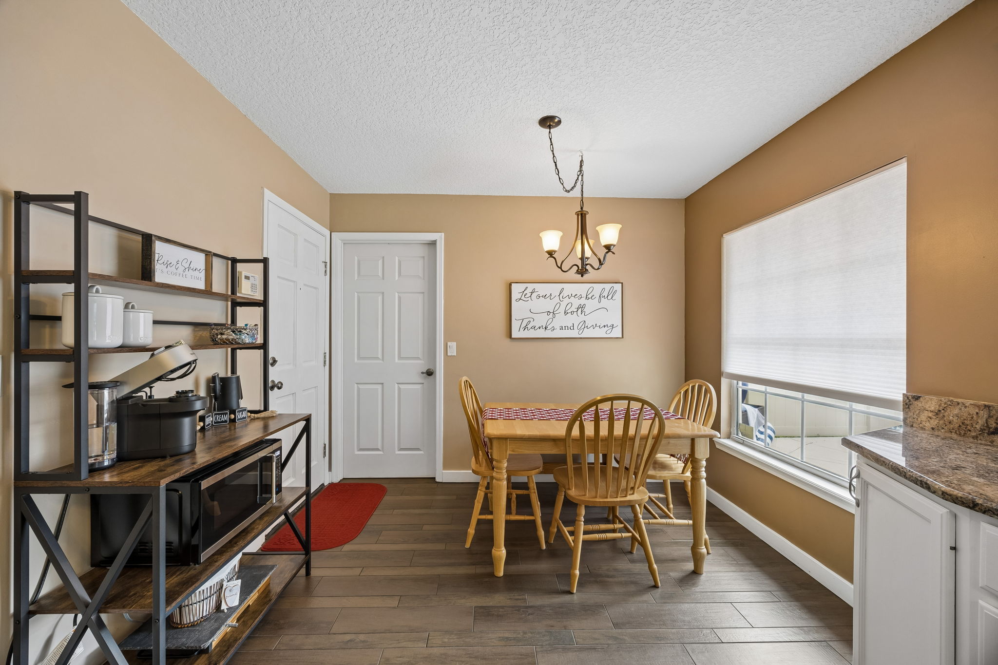 Kitchen/Breakfast Area
