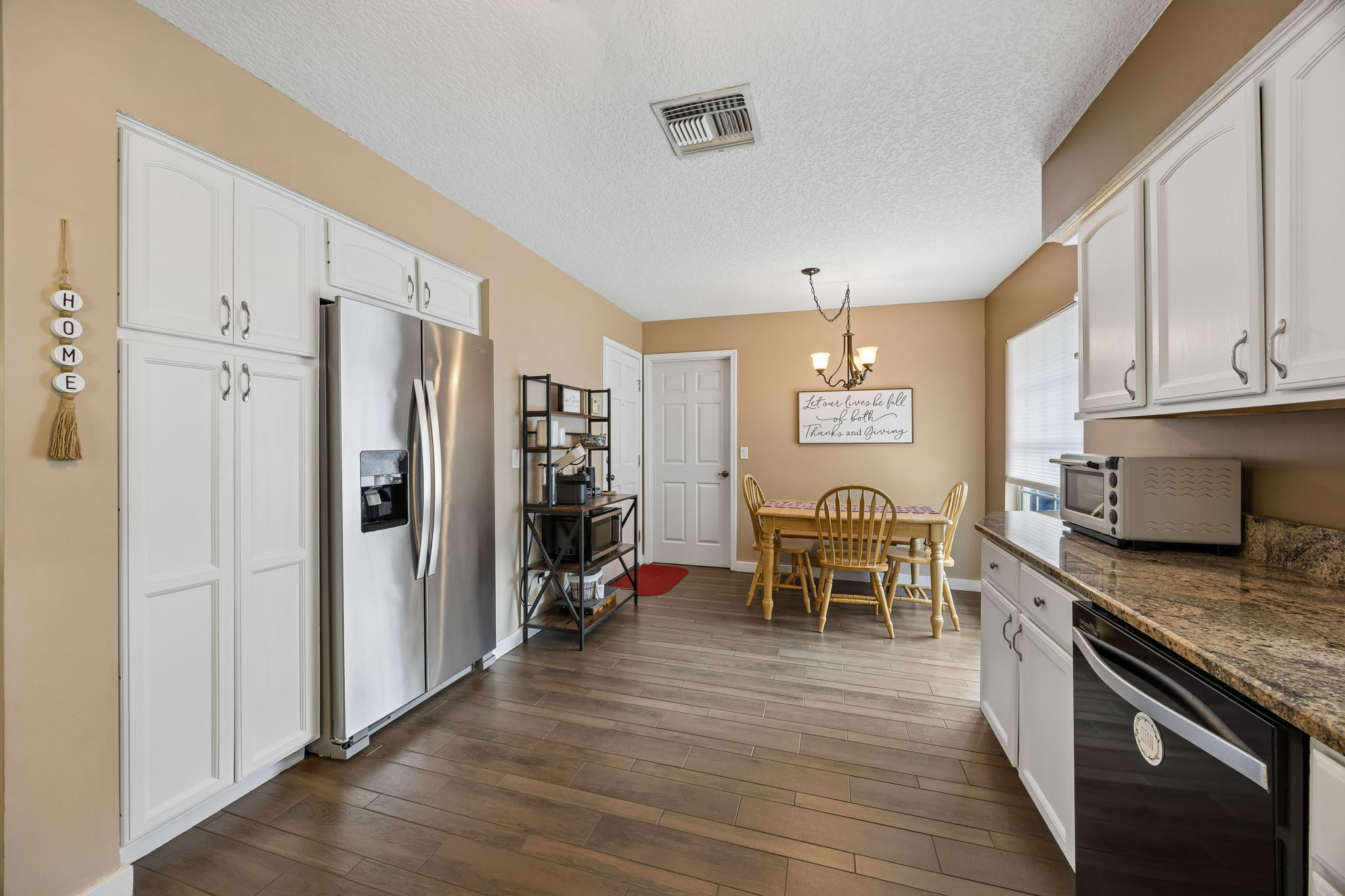 Kitchen/Breakfast Area