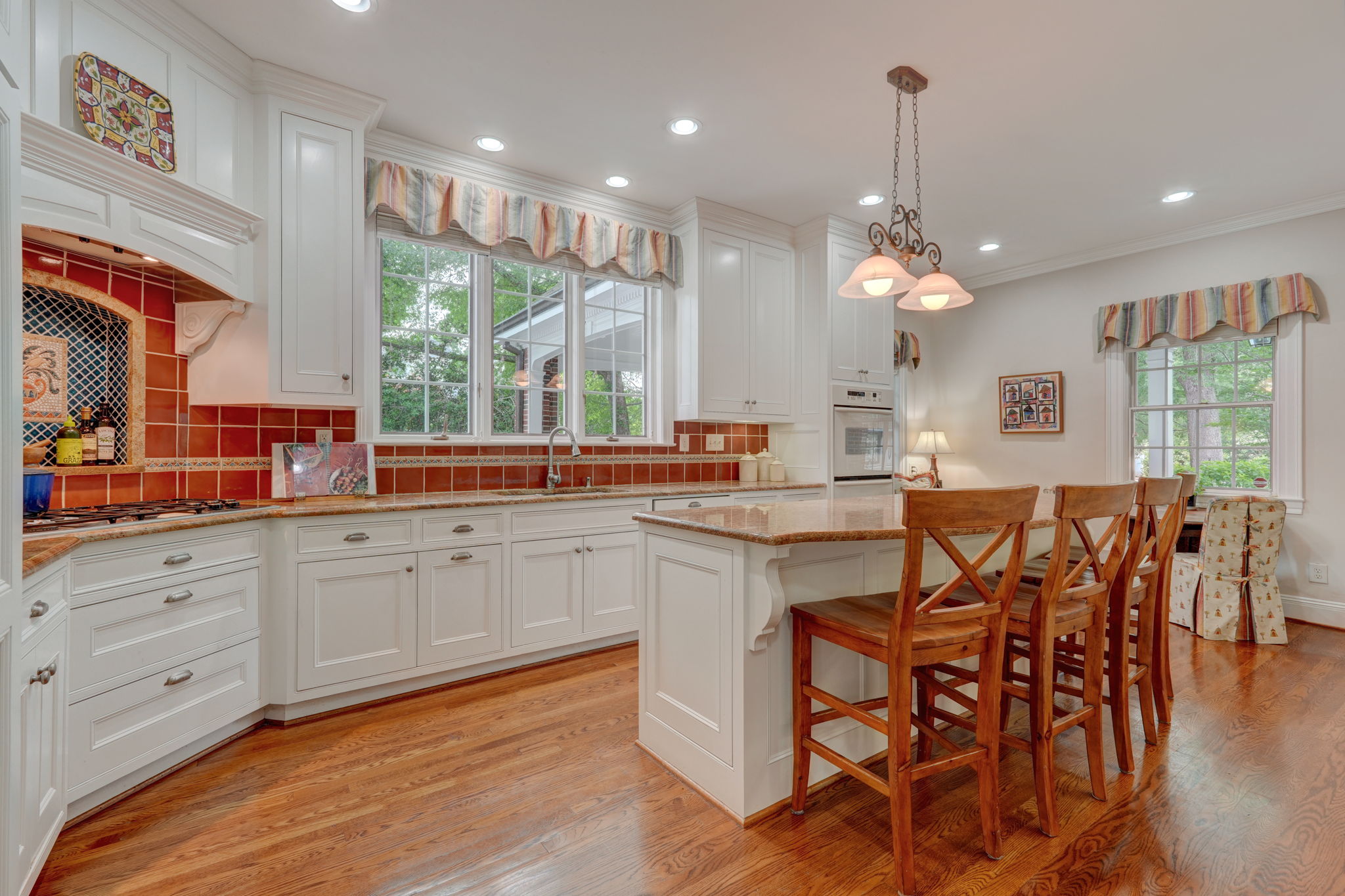Kitchen/Breakfast Bar
