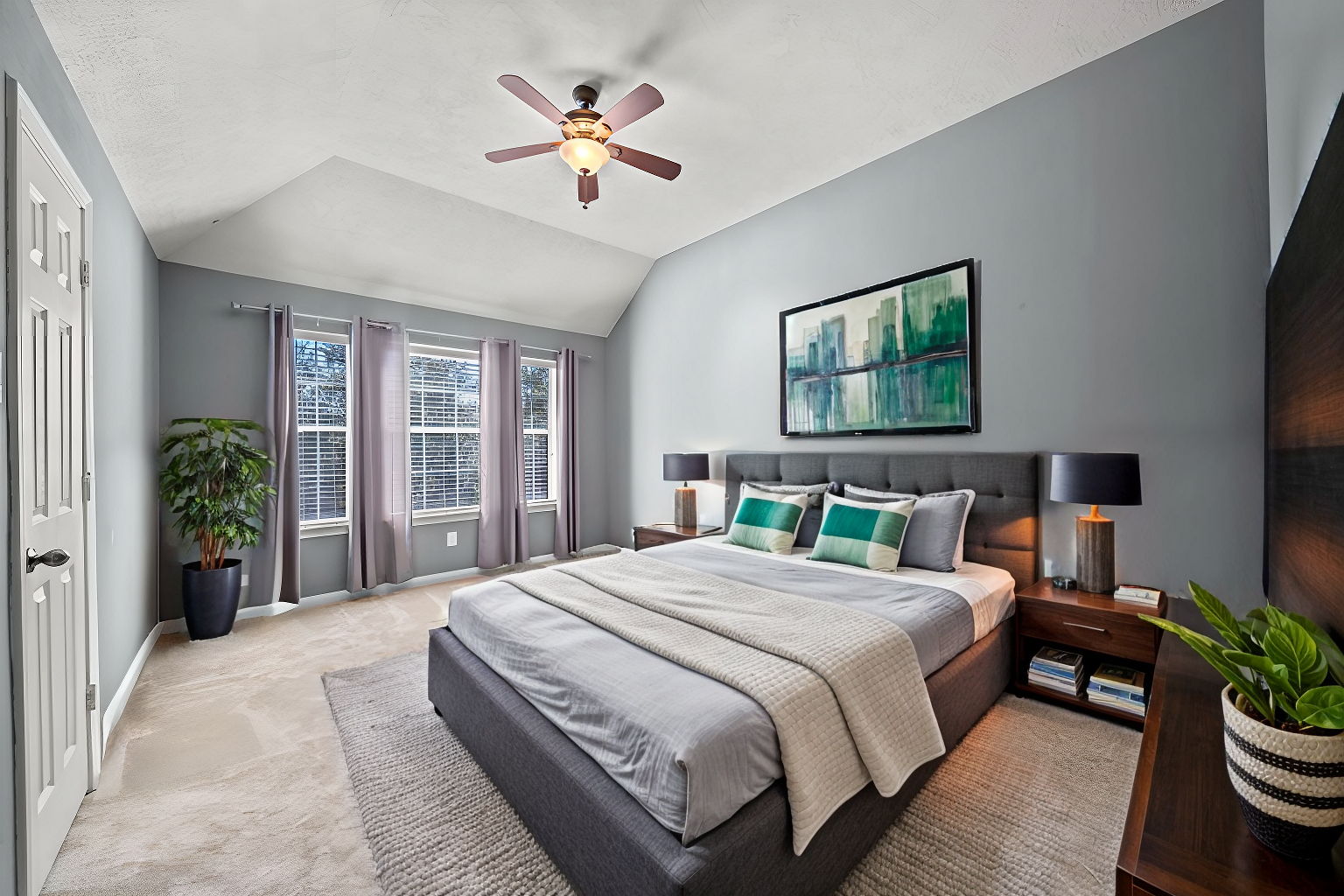 Secondary bedroom upstairs with new carpet (2024), towering ceilings, a ceiling fan, walk-in closet, 2" blinds and a Jack & Jill bathroom!