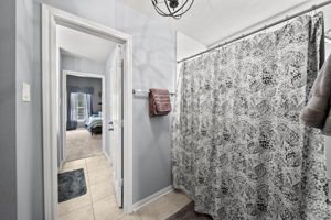 Jack & Jill bathroom with shower/tub combo.