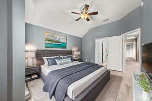 Secondary bedroom upstairs with new carpet (2024), towering ceilings, a ceiling fan, walk-in closet, 2" blinds and a Jack & Jill bathroom!