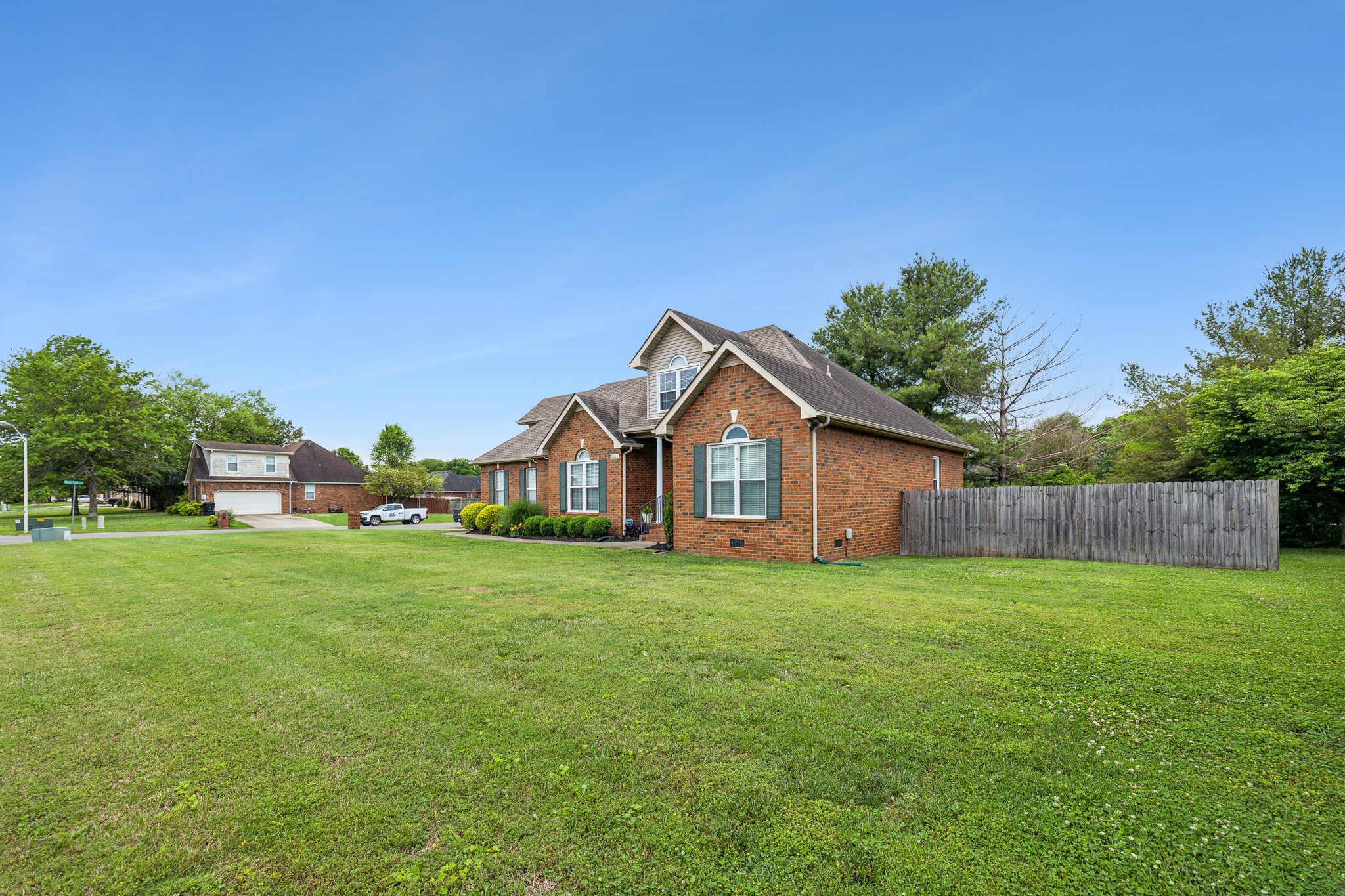2603 Mission Ridge Dr - 003.jpg