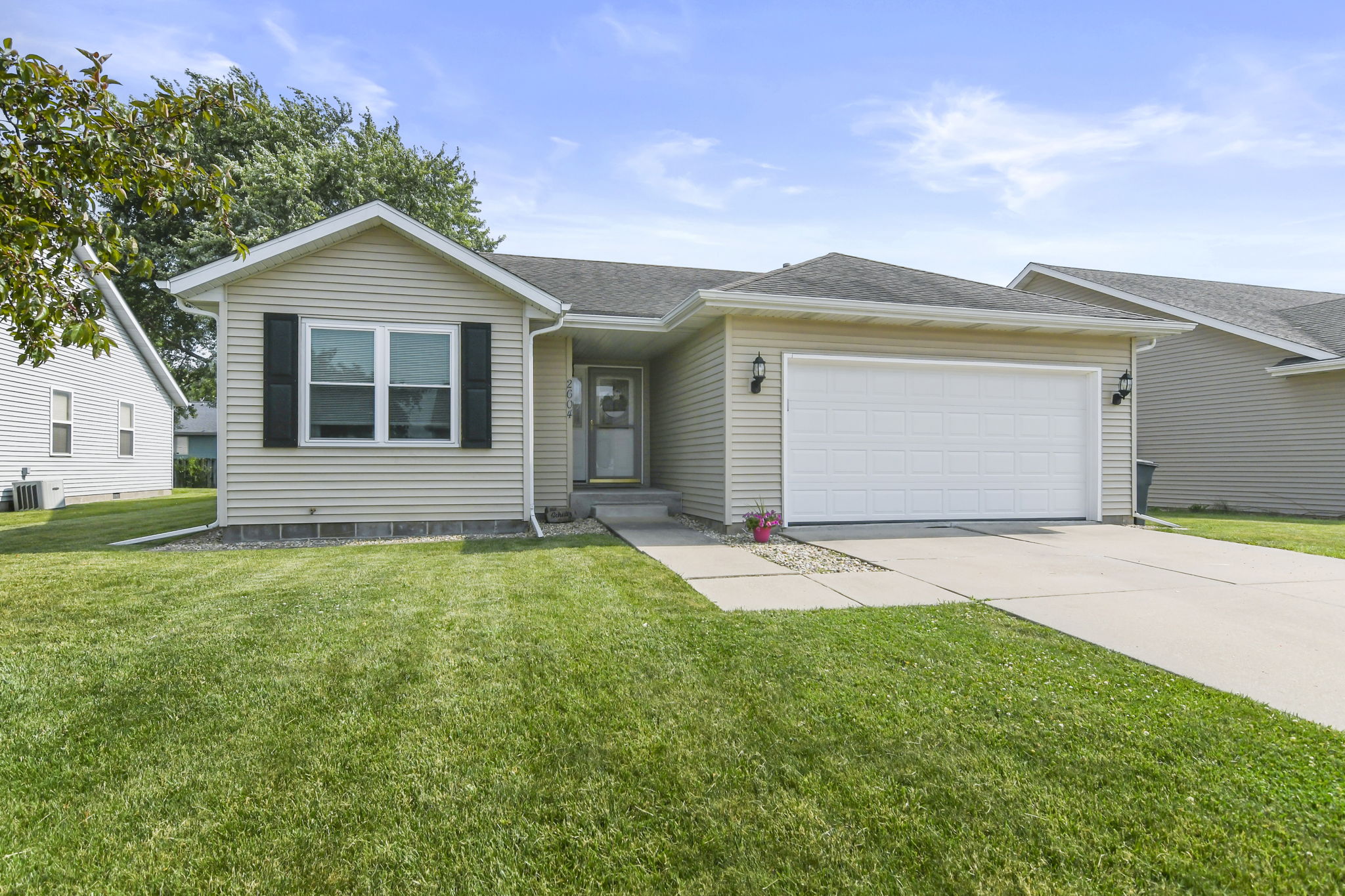 2604 Carl Prairie Dr, Springfield, IL 62703 Design Eyes Photography