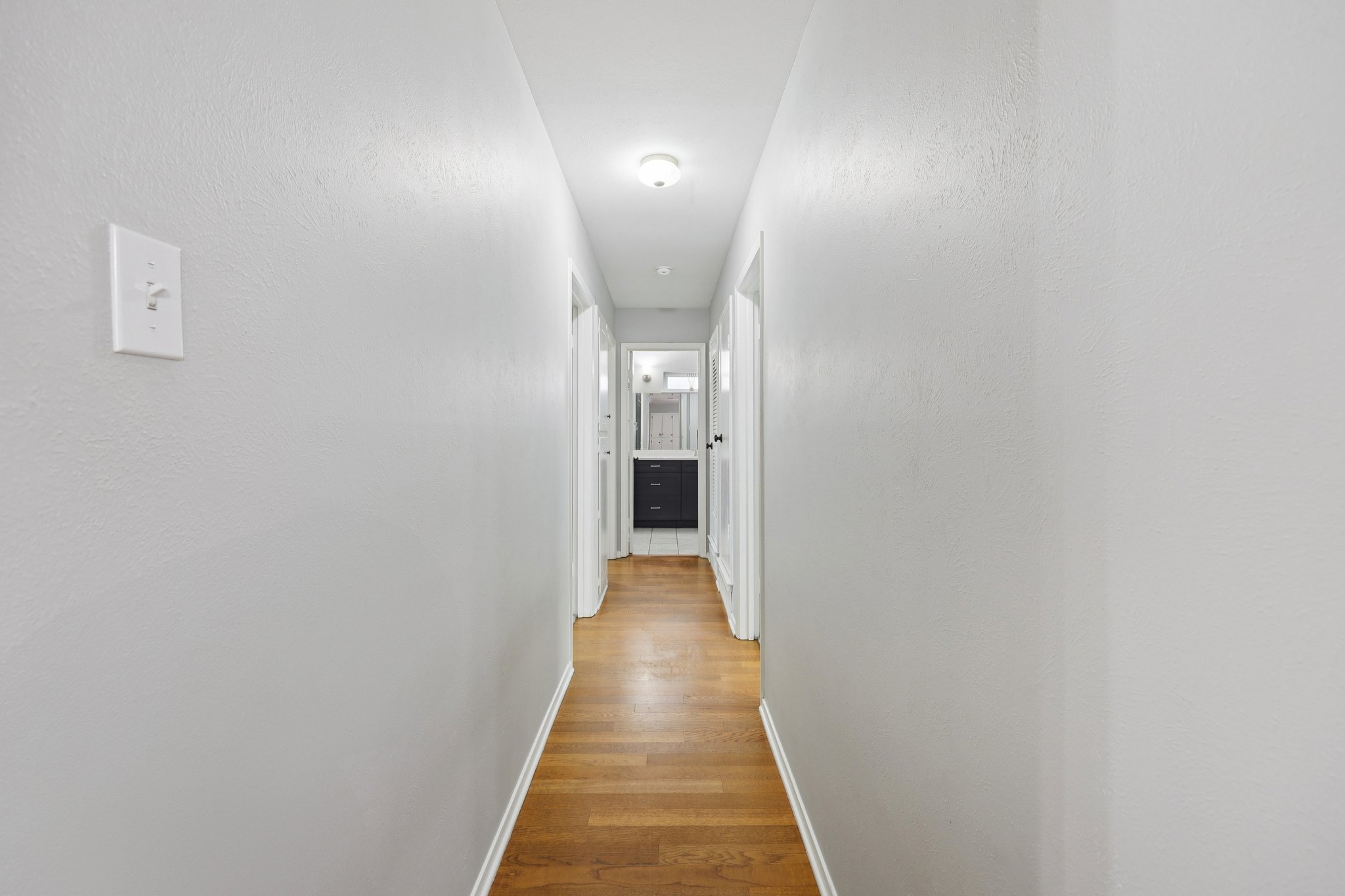  2604 Hollywood Dr-S1610-006.jpg