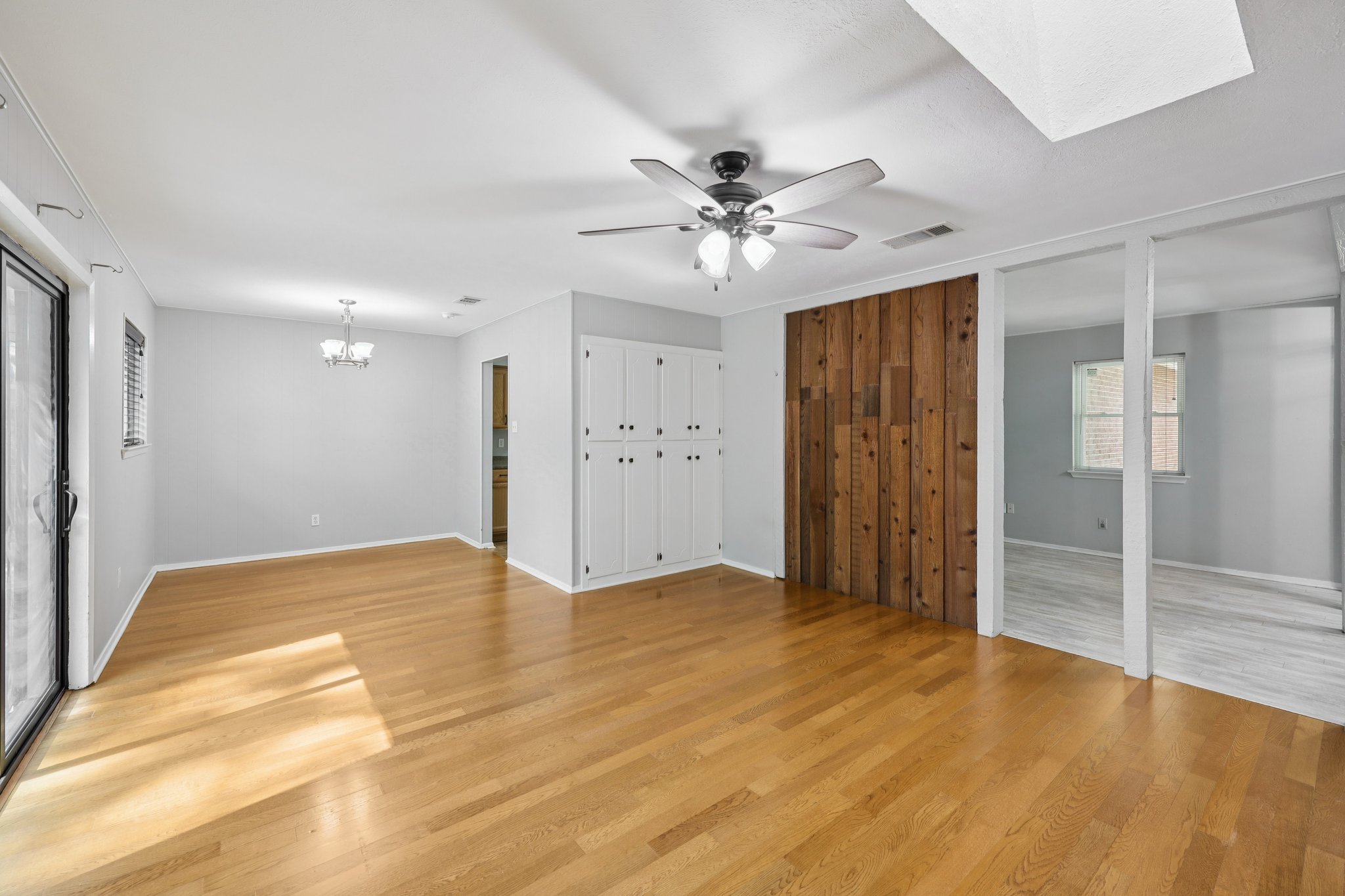  2604 Hollywood Dr-S1610-013.jpg