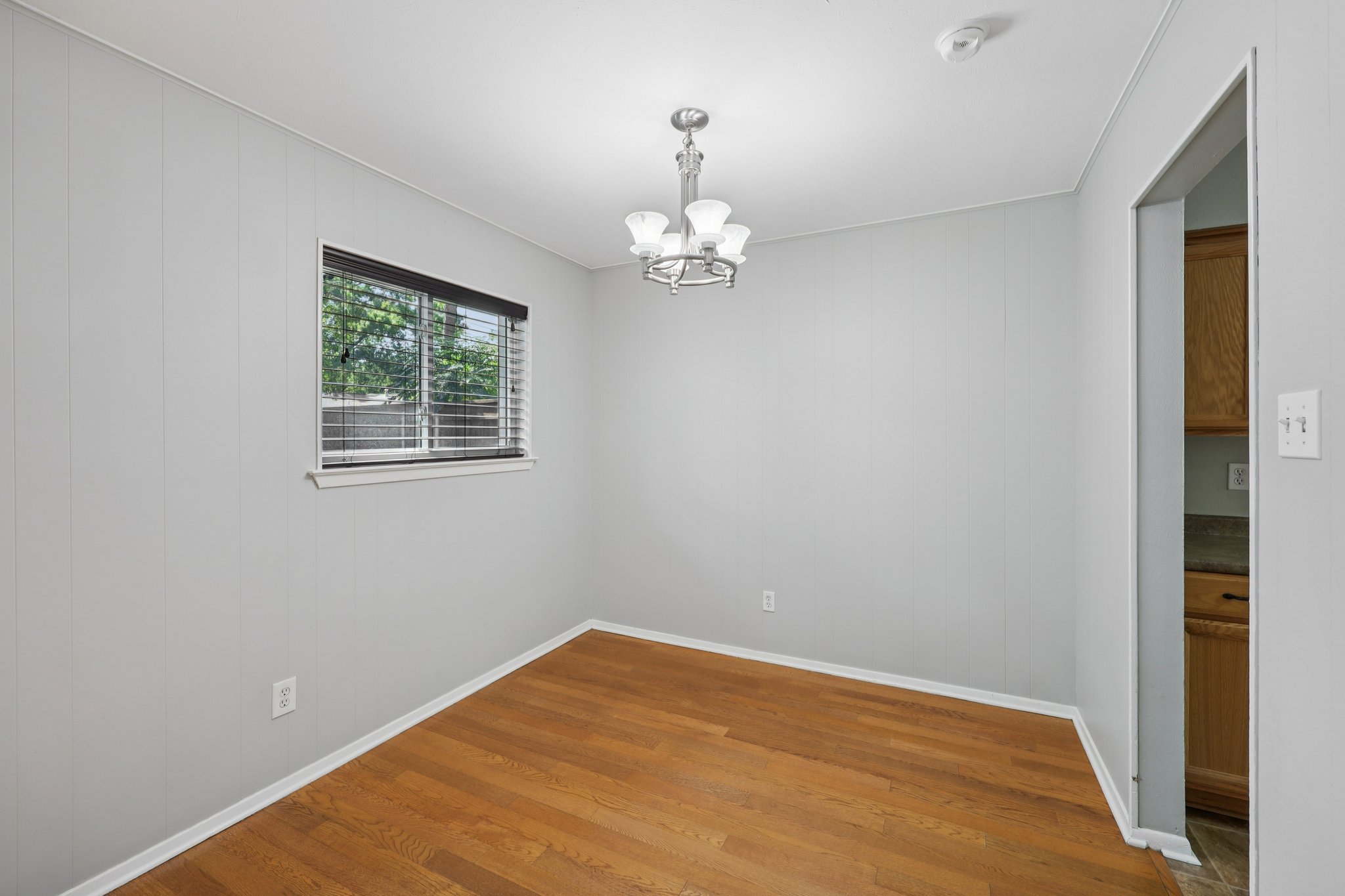  2604 Hollywood Dr-S1610-015.jpg