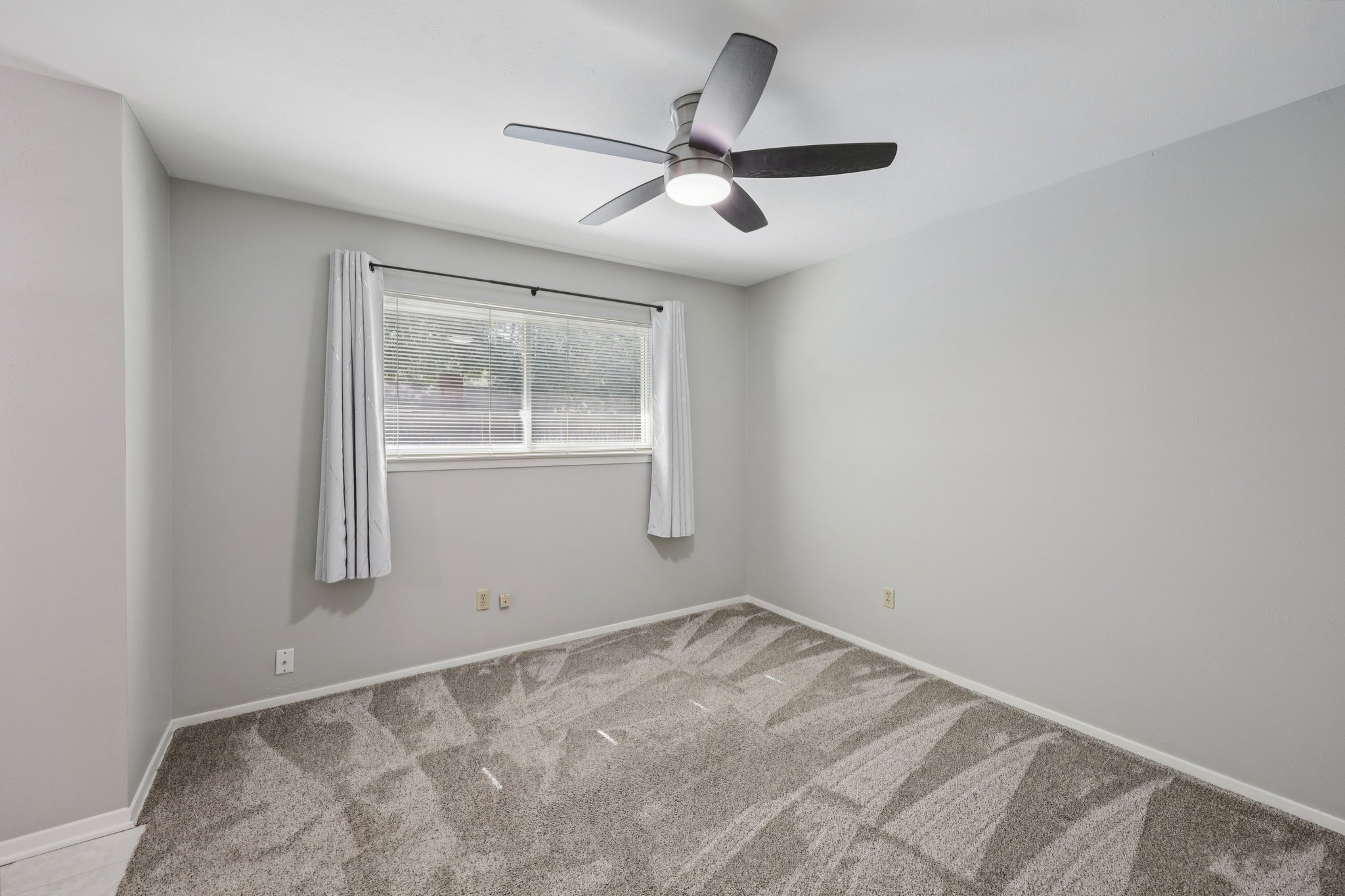  2604 Hollywood Dr-S1610-024.jpg