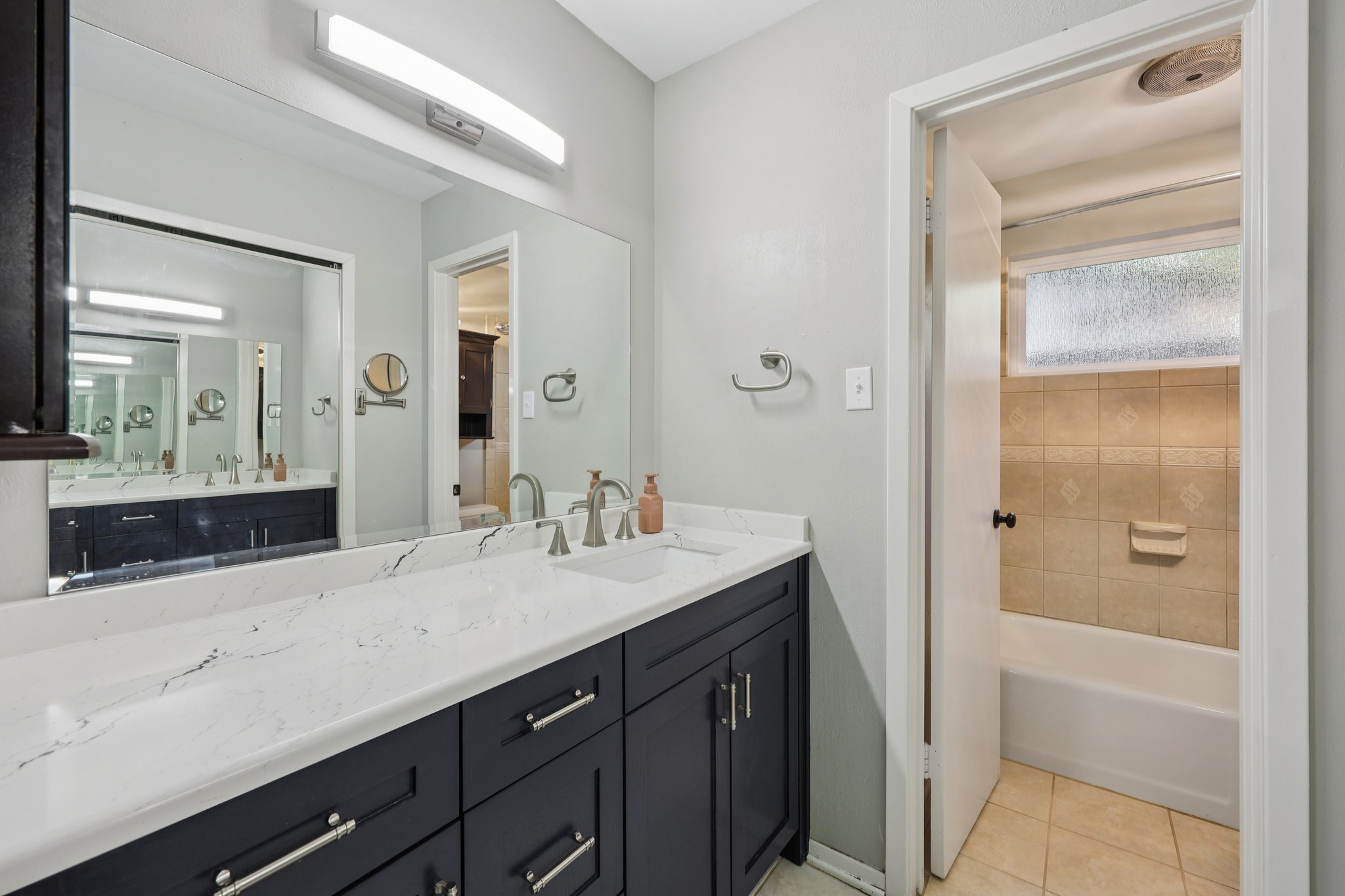  2604 Hollywood Dr-S1610-028.jpg