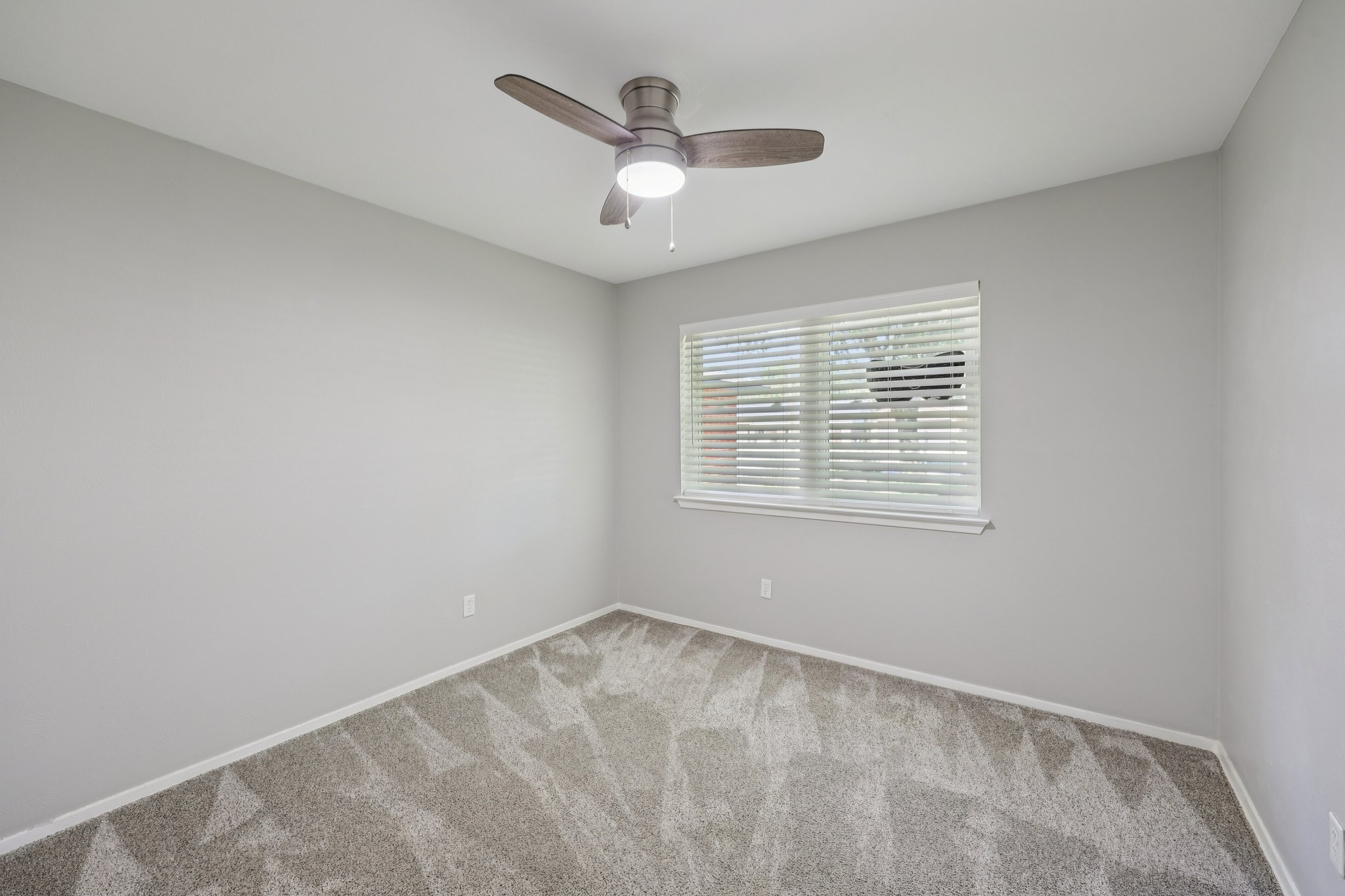  2604 Hollywood Dr-S1610-031.jpg