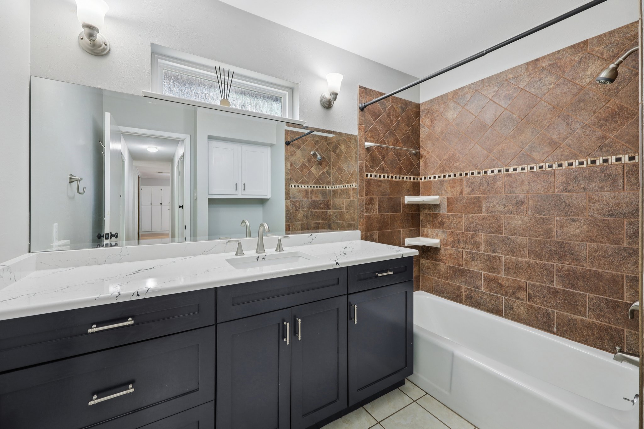  2604 Hollywood Dr-S1610-034.jpg