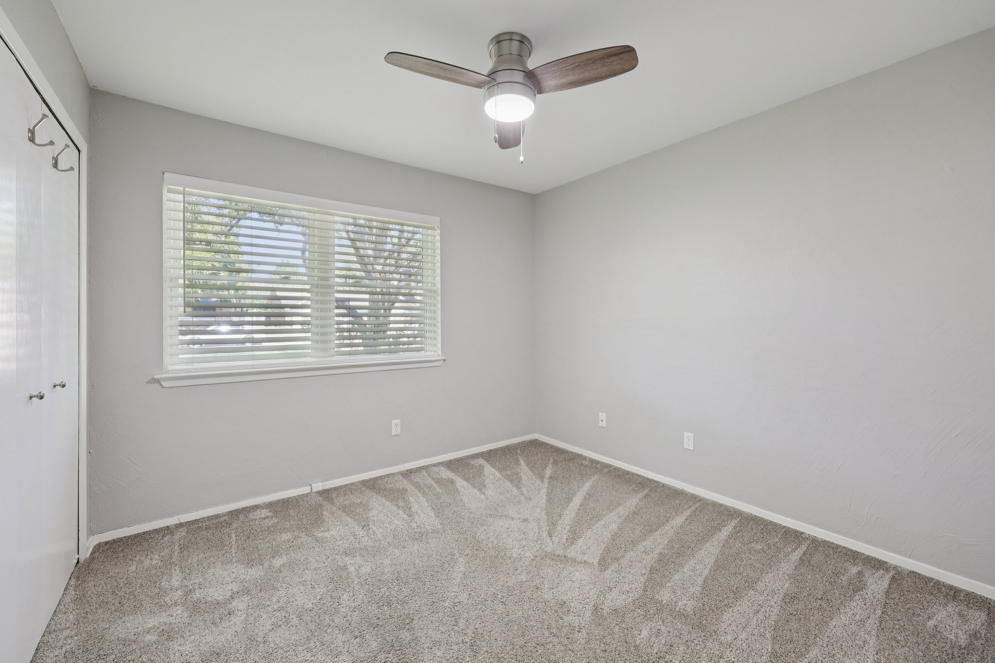  2604 Hollywood Dr-S1610-037.jpg