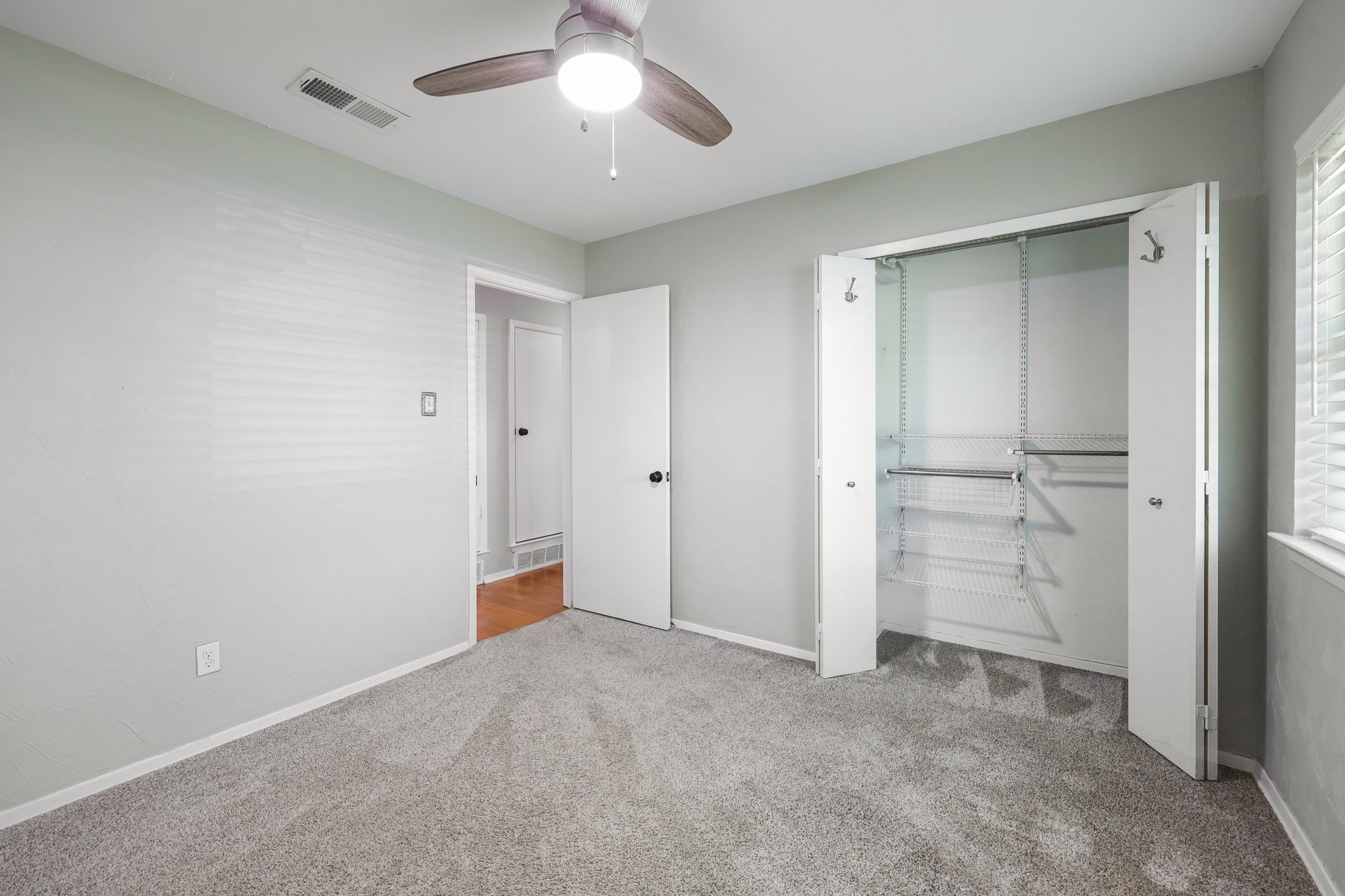  2604 Hollywood Dr-S1610-039.jpg