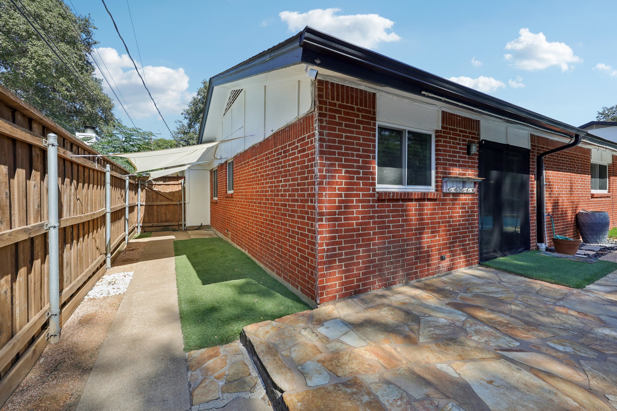  2604 Hollywood Dr-S1610-050.jpg