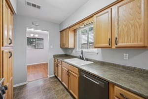  2604 Hollywood Dr-S1610-020.jpg