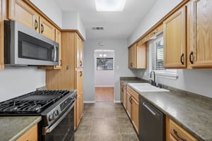  2604 Hollywood Dr-S1610-022.jpg