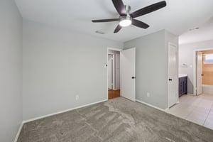 2604 Hollywood Dr-S1610-026.jpg