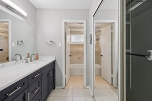 2604 Hollywood Dr-S1610-027.jpg