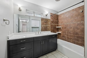  2604 Hollywood Dr-S1610-040.jpg