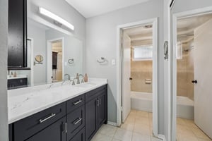  2604 Hollywood Dr-S1610-041.jpg