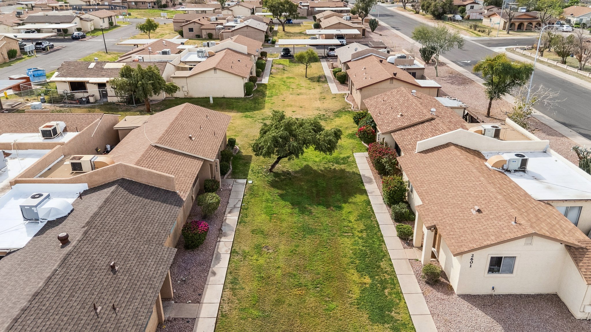 2605 E Lemon St - 004.jpg