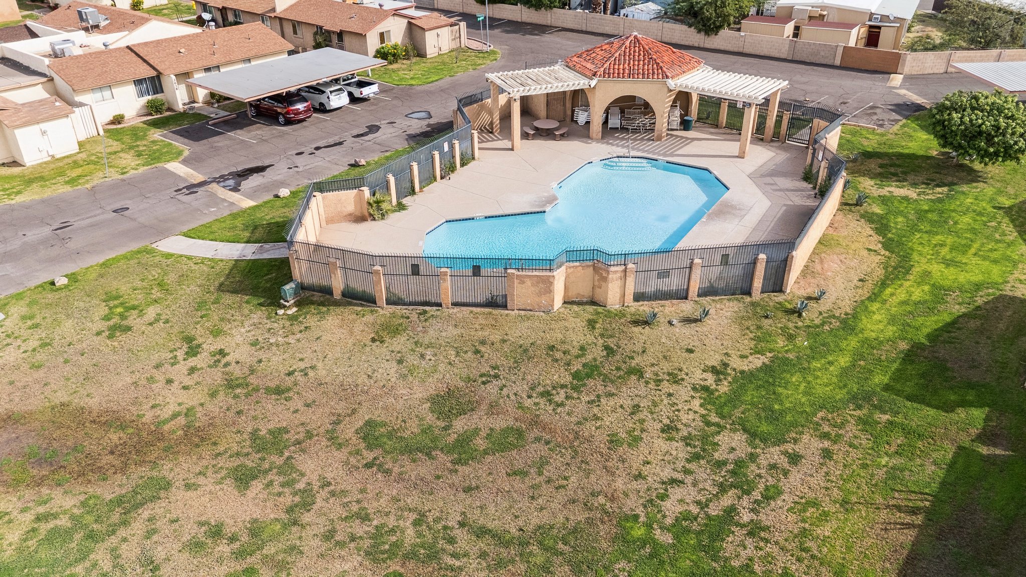 2605 E Lemon St - 006.jpg