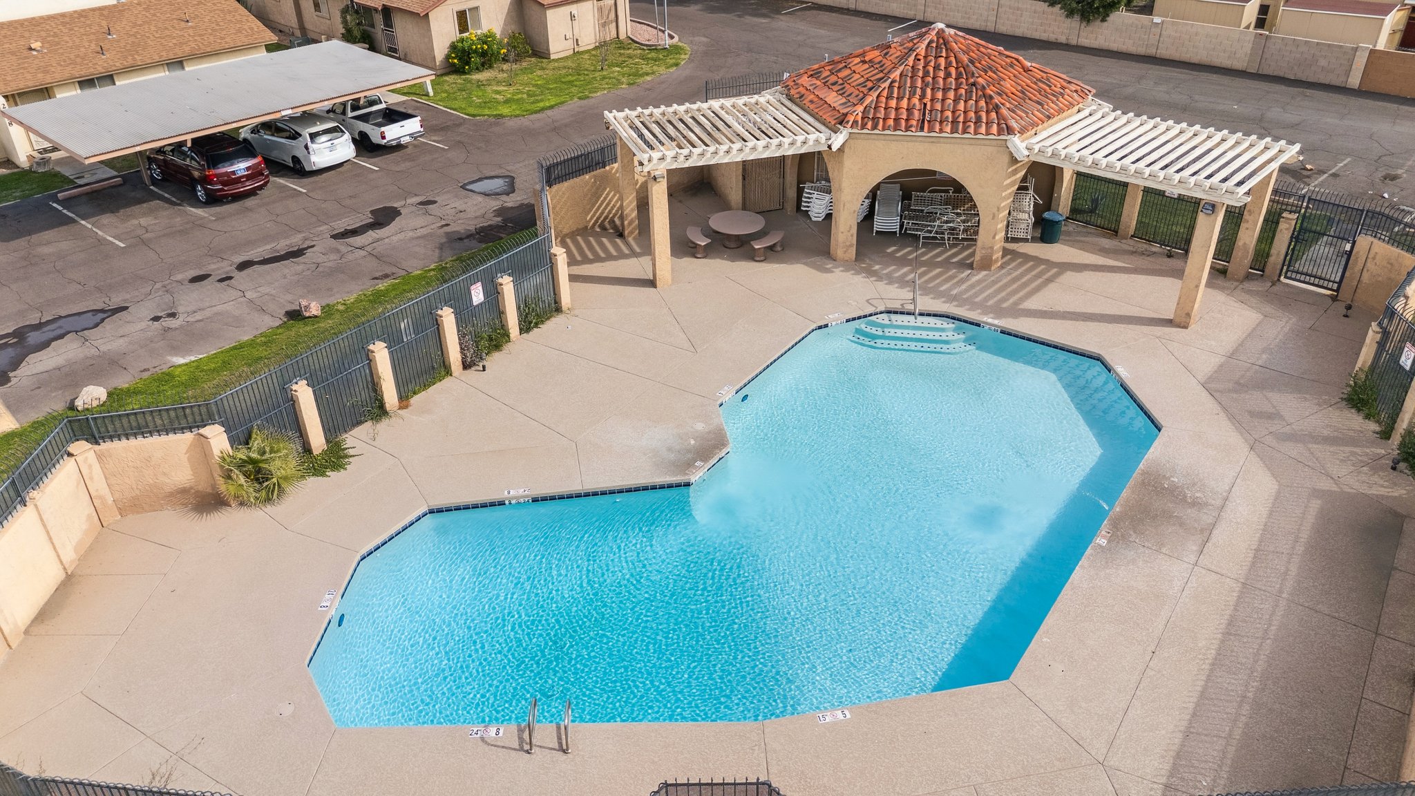 2605 E Lemon St - 007.jpg