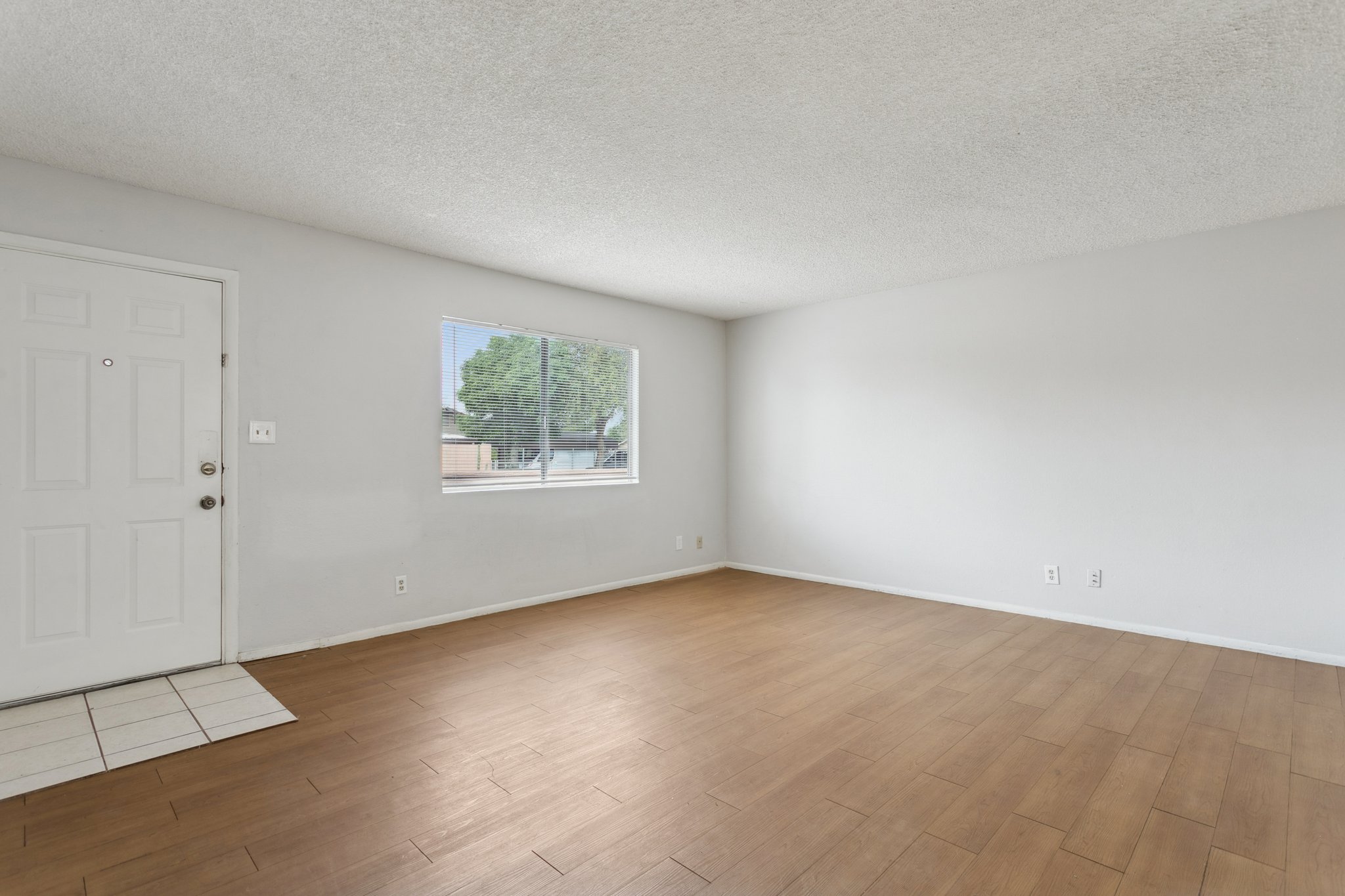 2605 E Lemon St - 004 (2).jpg