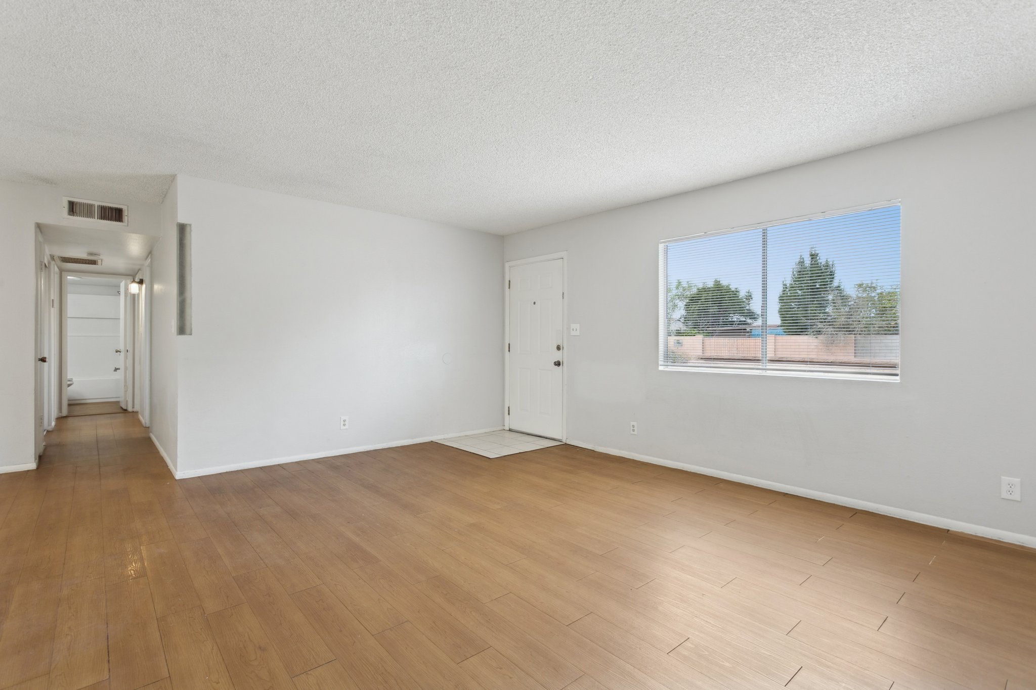 2605 E Lemon St - 005 (2).jpg