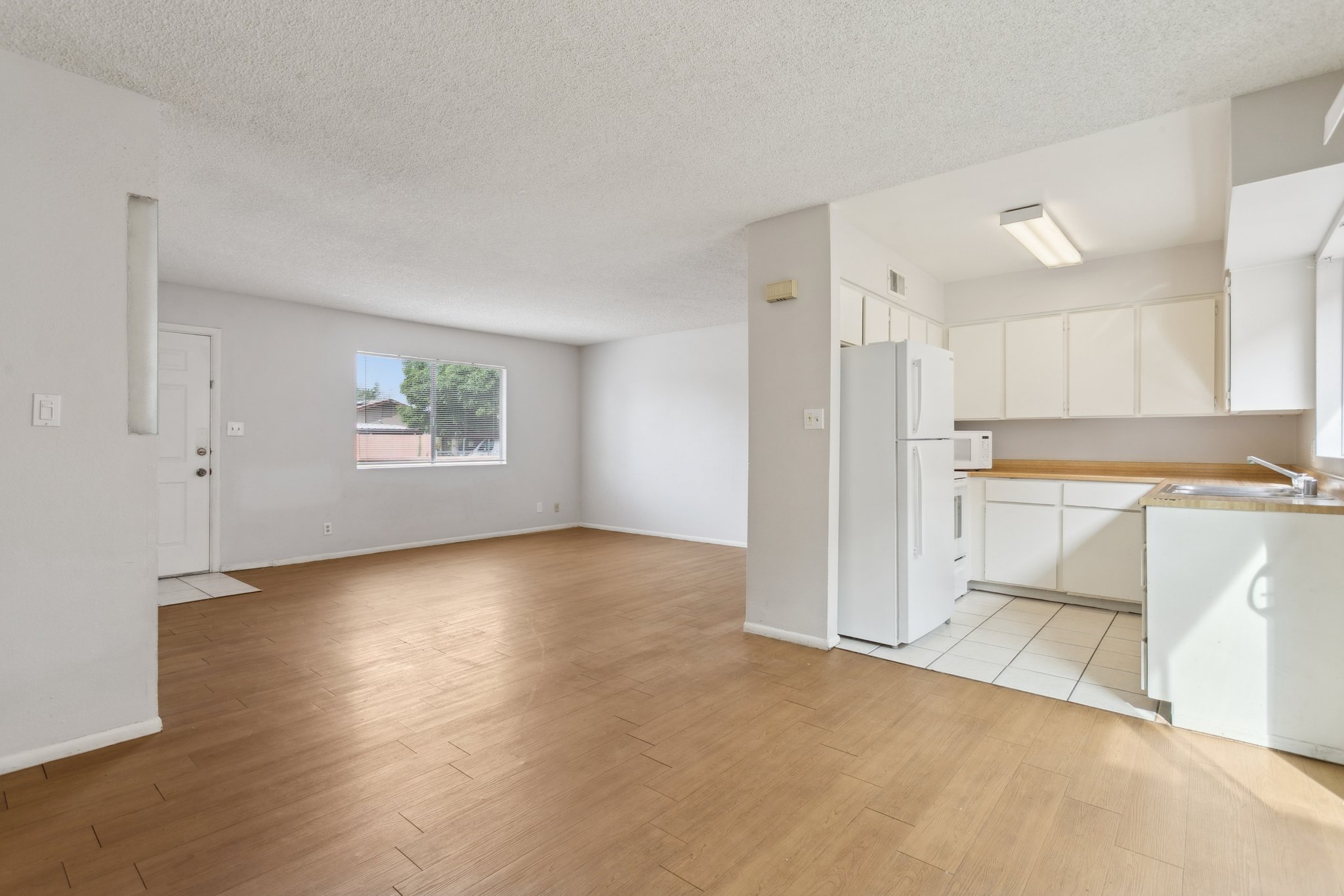 2605 E Lemon St - 008.jpg