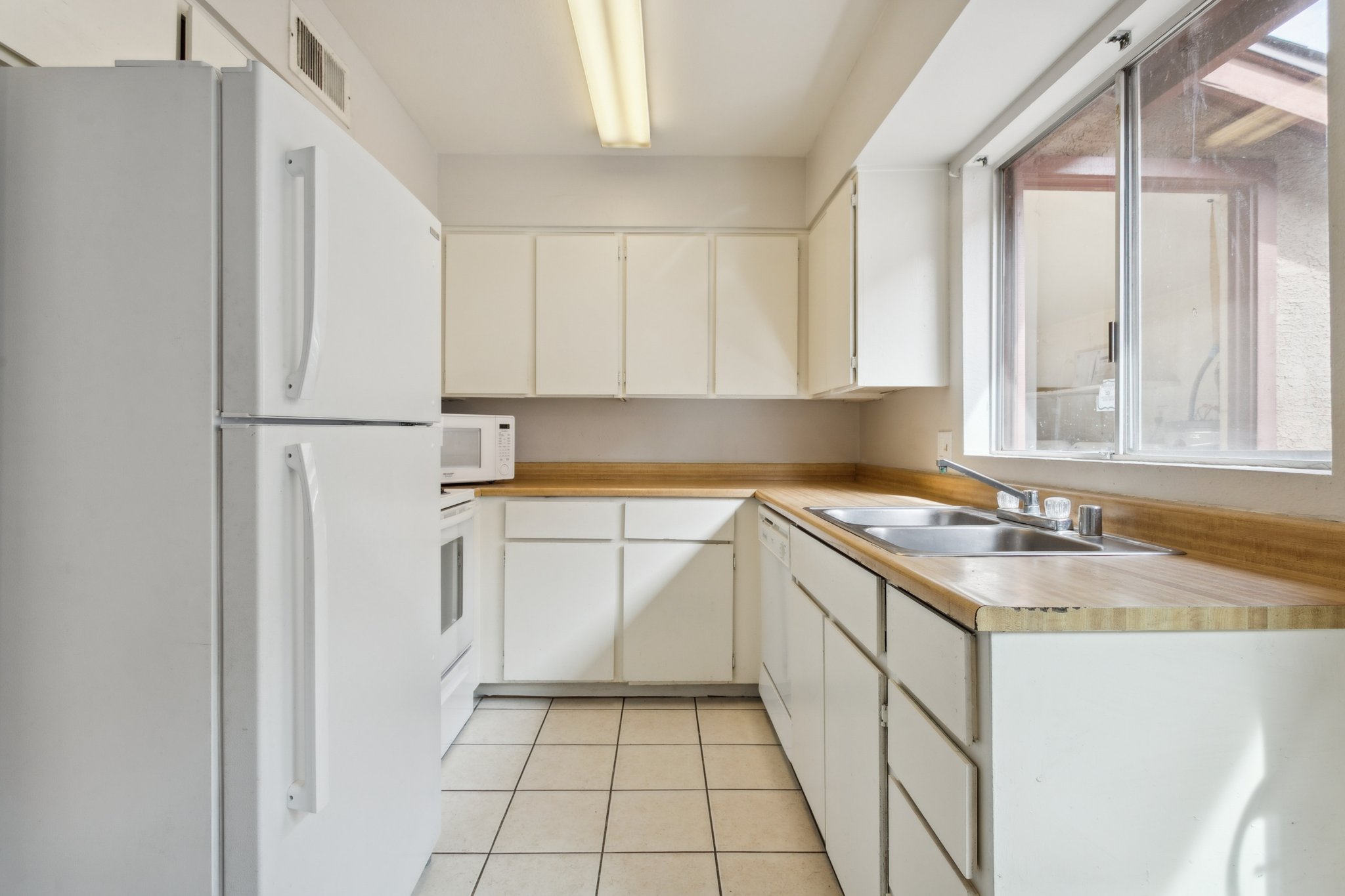 2605 E Lemon St - 009.jpg