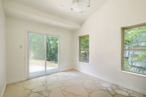 Private office or 4th bedroom off kitchen
