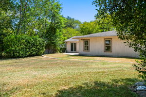 Expansive backyard - room for ADUT