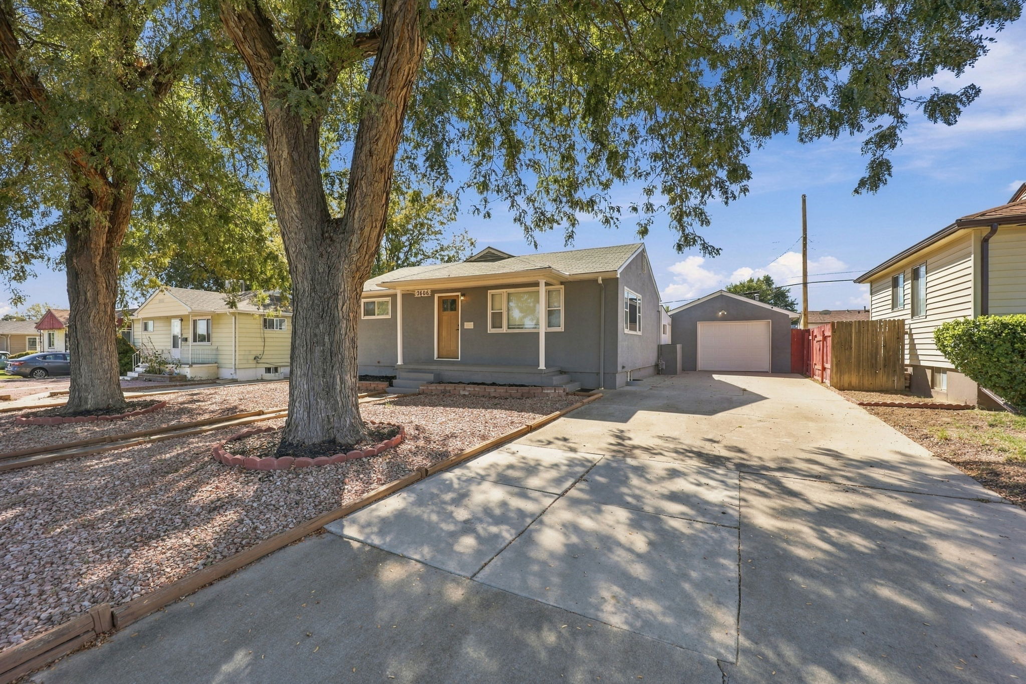 252A4511