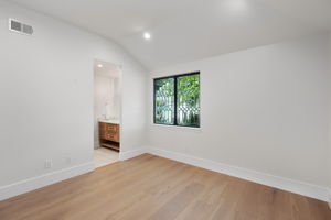 26065 Charing Cross Road-76