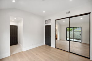26065 Charing Cross Road-84