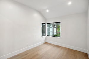 26065 Charing Cross Road-85