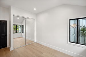 26065 Charing Cross Road-86