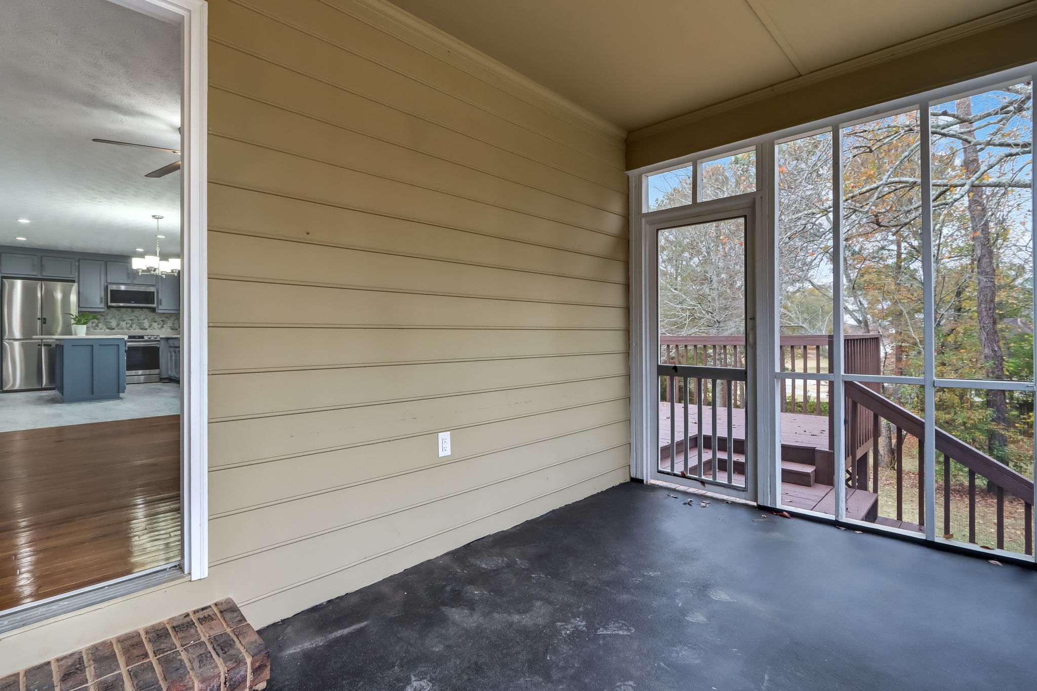 Screened-in Porch