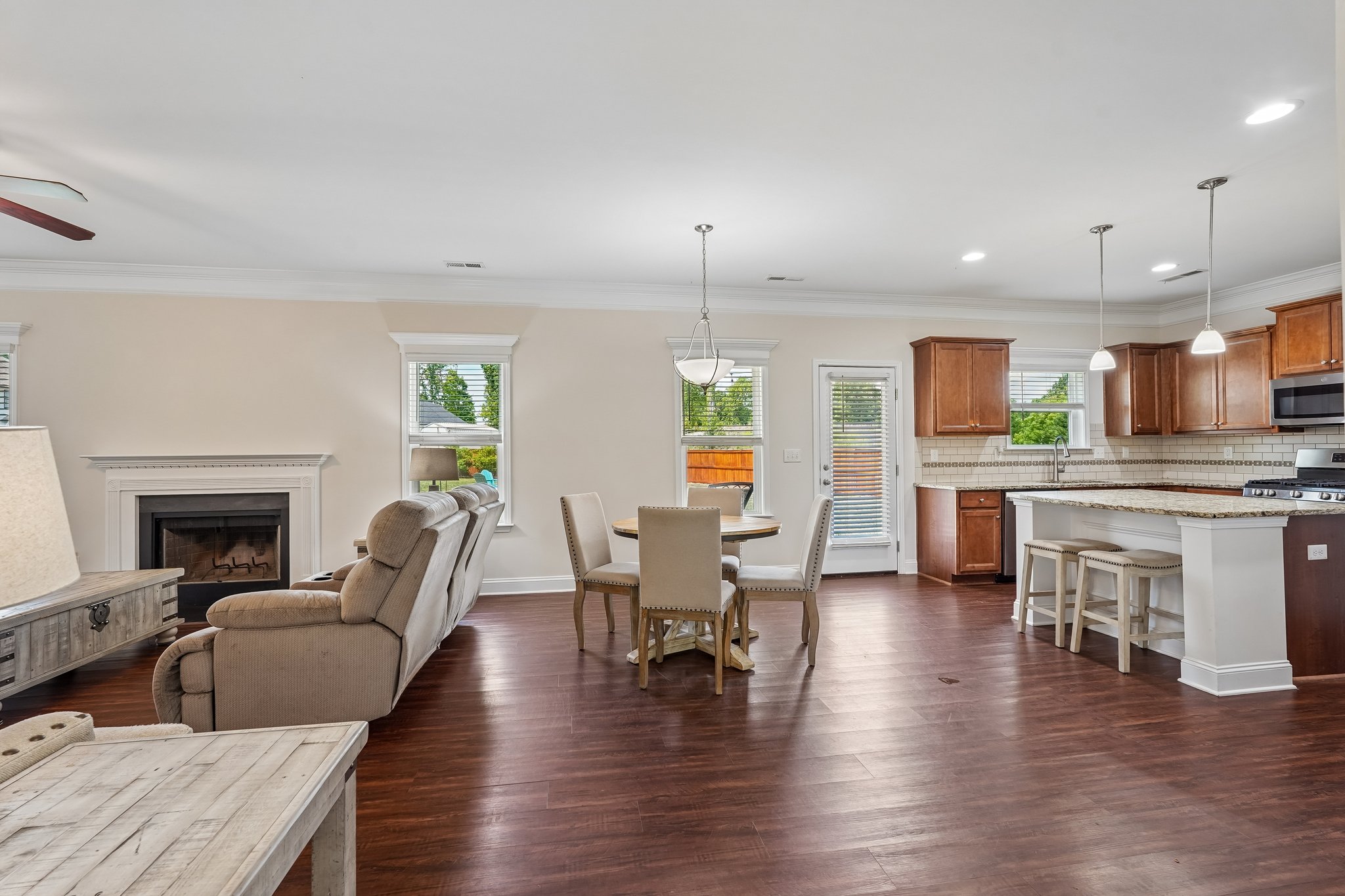 Lakefront Dr-S2504-007.jpg