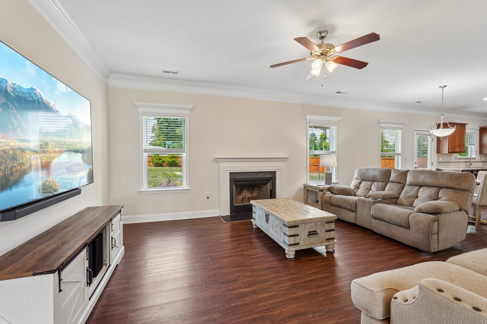 Lakefront Dr-S2504-008.jpg