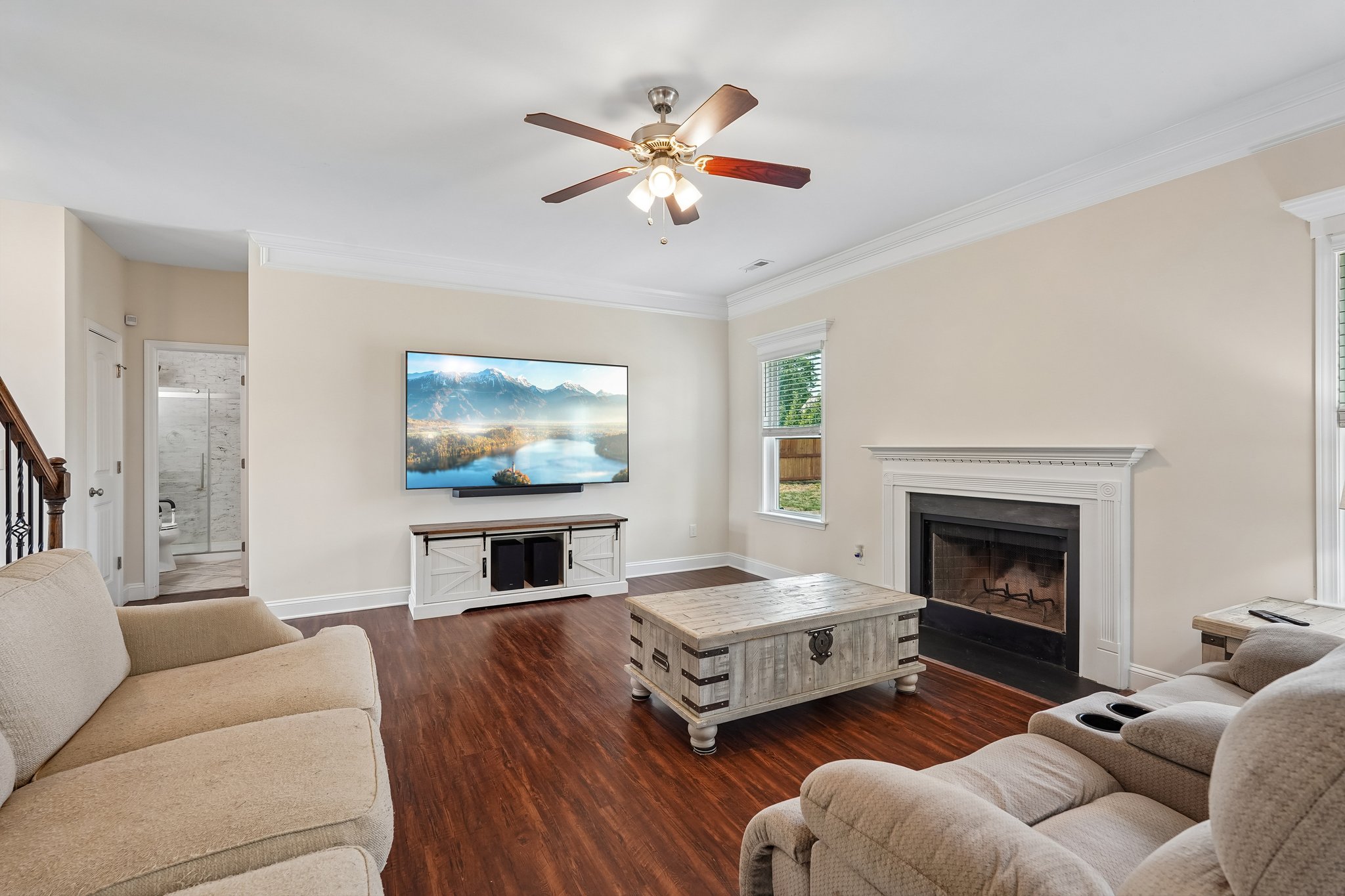 Lakefront Dr-S2504-010.jpg