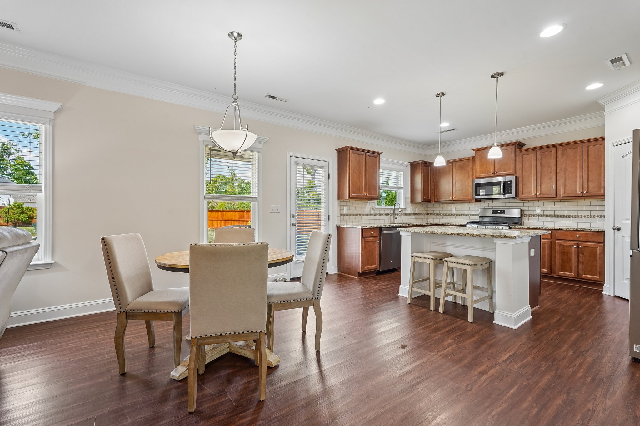 Lakefront Dr-S2504-013.jpg