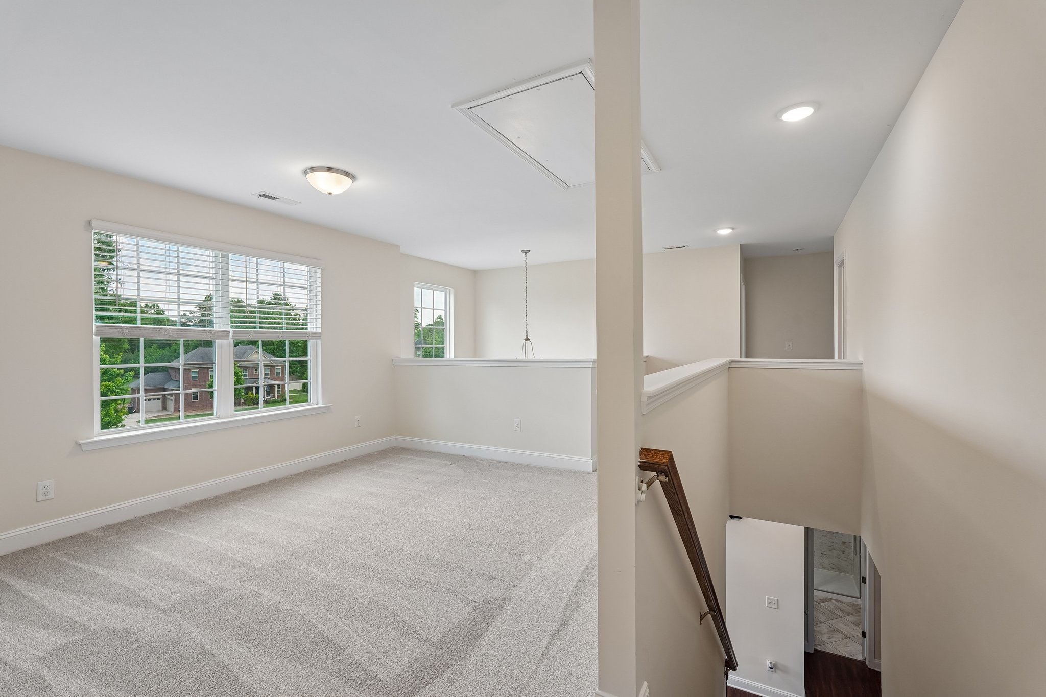 Lakefront Dr-S2504-041.jpg