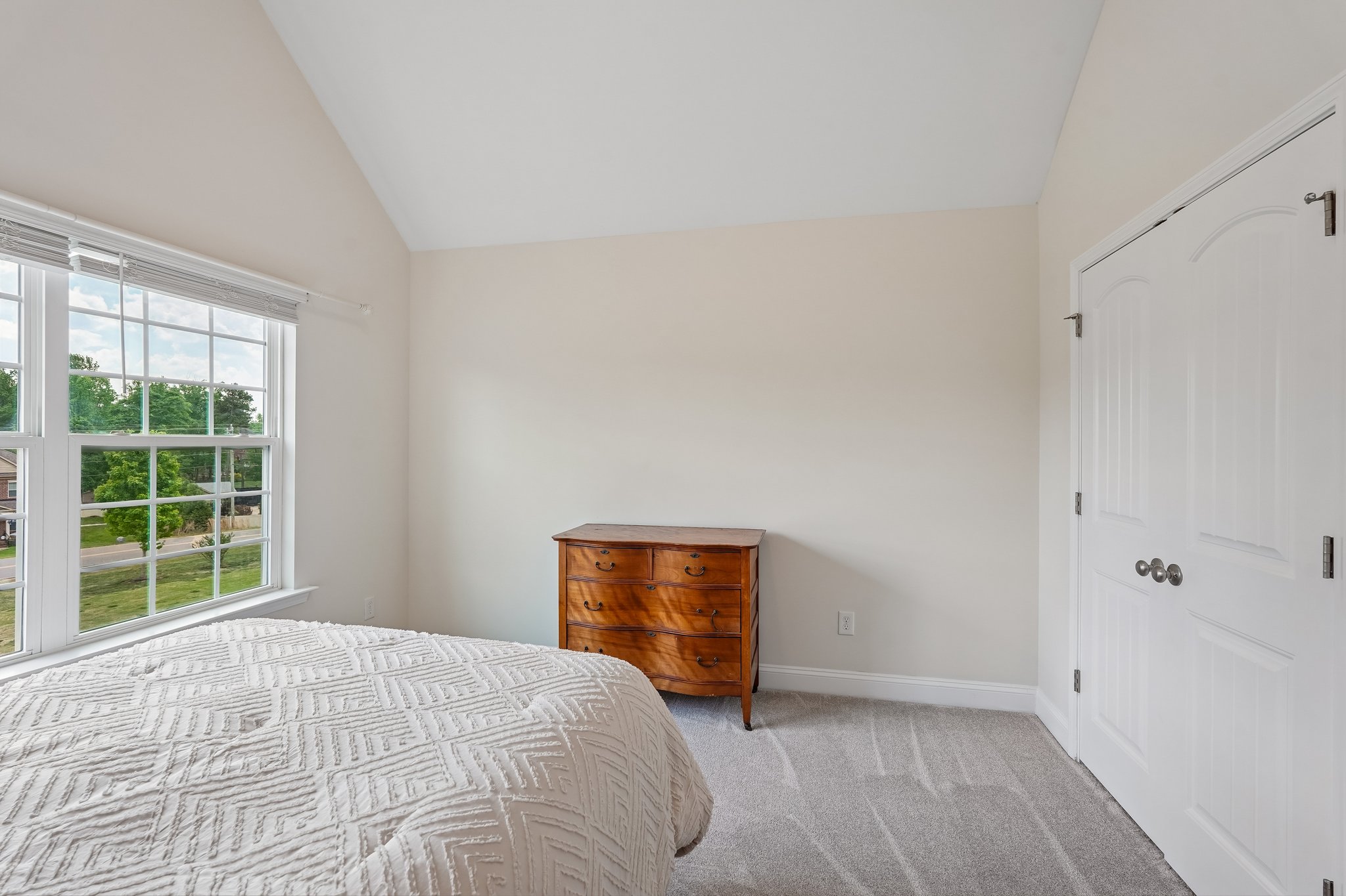 Lakefront Dr-S2504-047.jpg