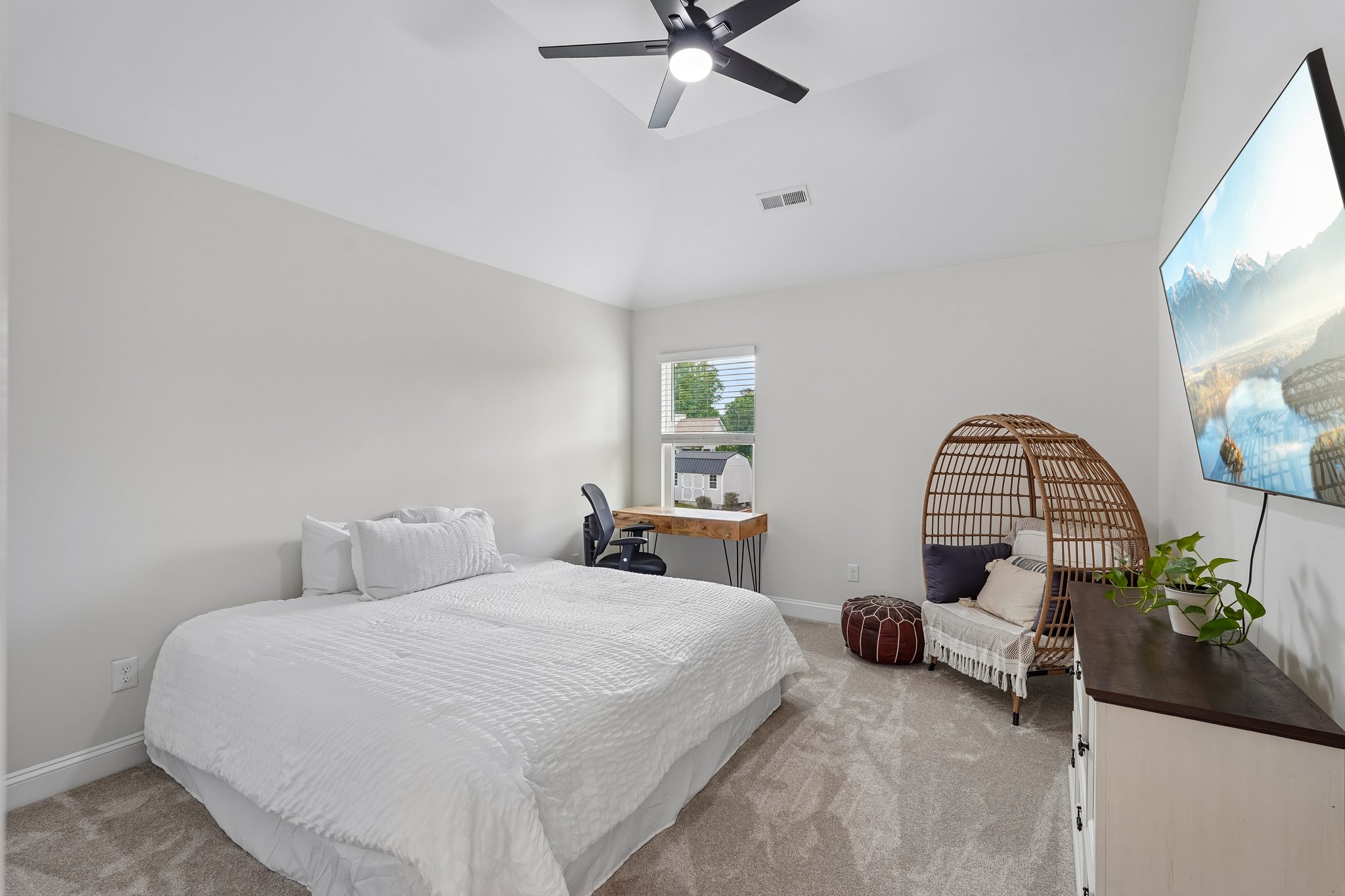 Lakefront Dr-S2504-050.jpg