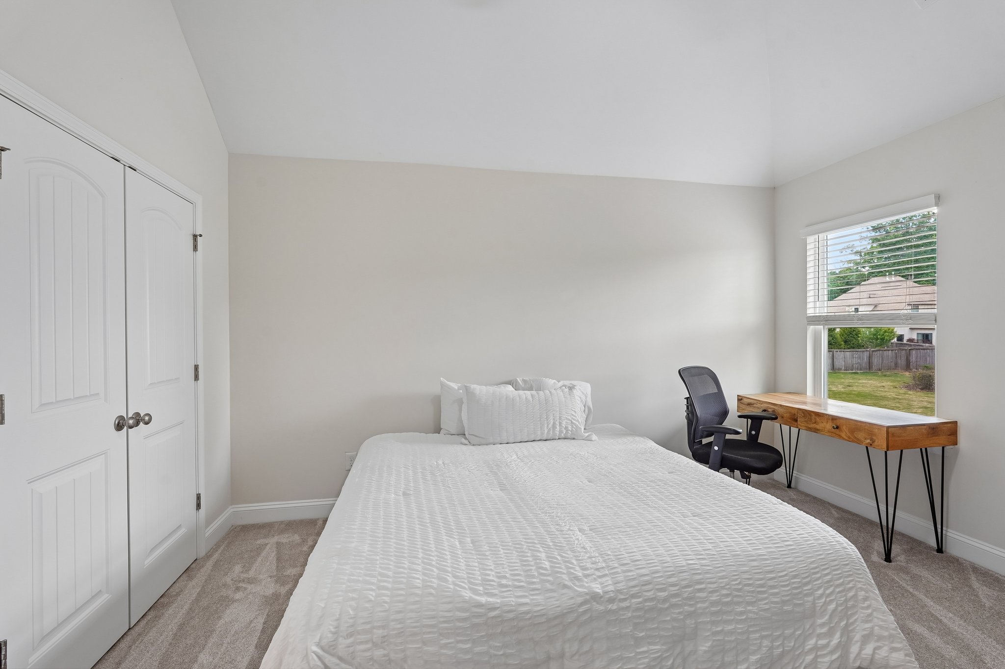 Lakefront Dr-S2504-051.jpg