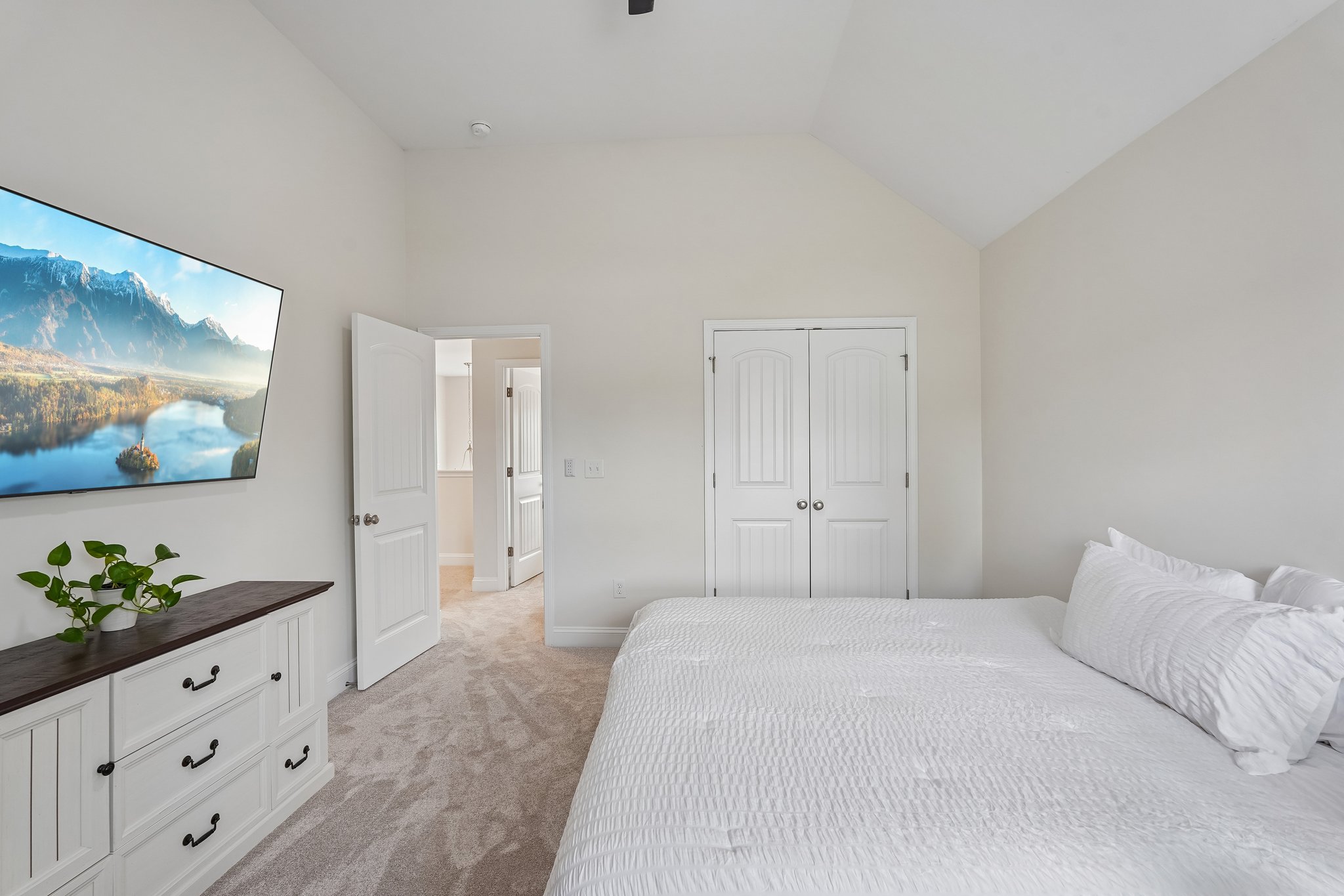 Lakefront Dr-S2504-053.jpg